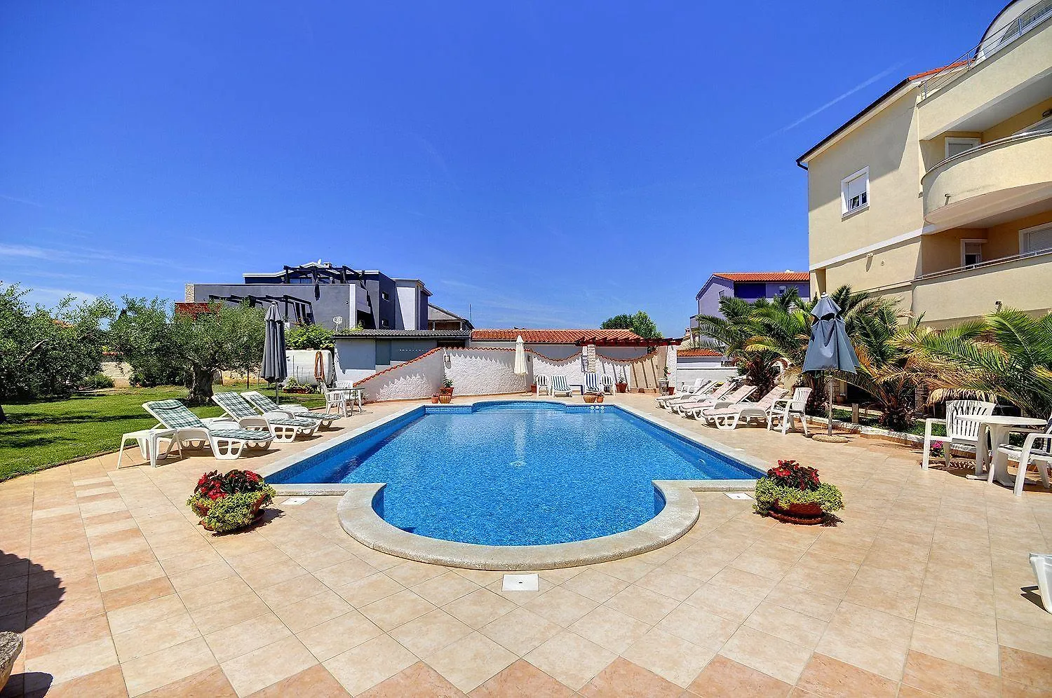 Apartamento Zum Sandstrand Sind Es Wenige Gehminuten - Geniessen Sie Aber Auch Die Zeit Am Pool Medulin