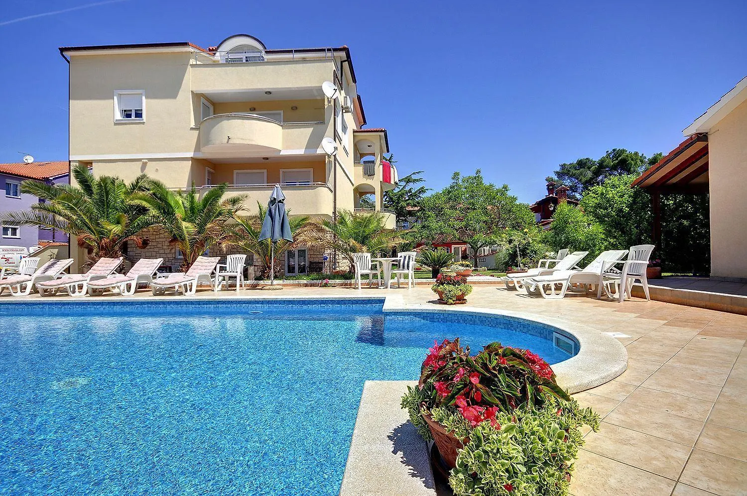 Zum Sandstrand Sind Es Wenige Gehminuten - Geniessen Sie Aber Auch Die Zeit Am Pool Medulin Apartamento